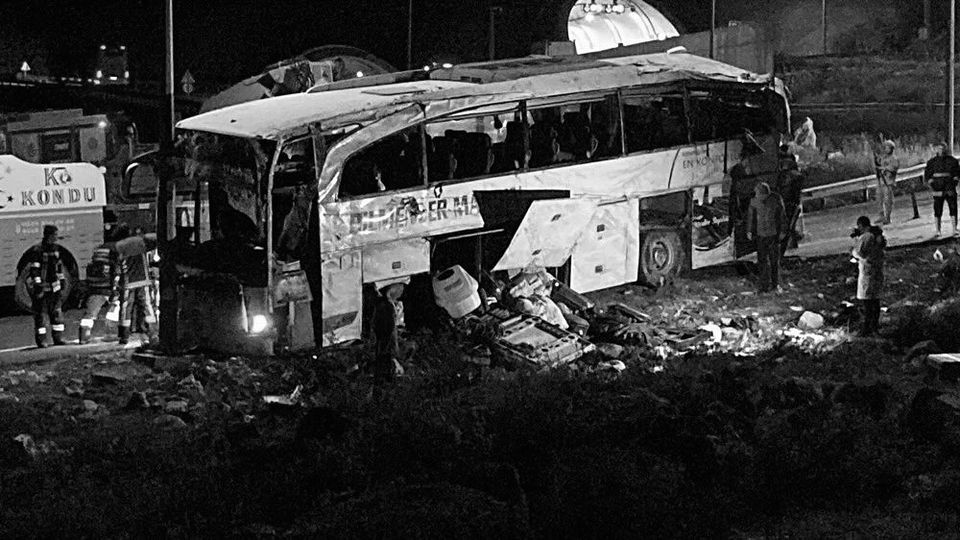 Mersin Aydıncık İlçesi Sarıyer Tüneli Girişinde Meydana Gelen Otobüs Kazası