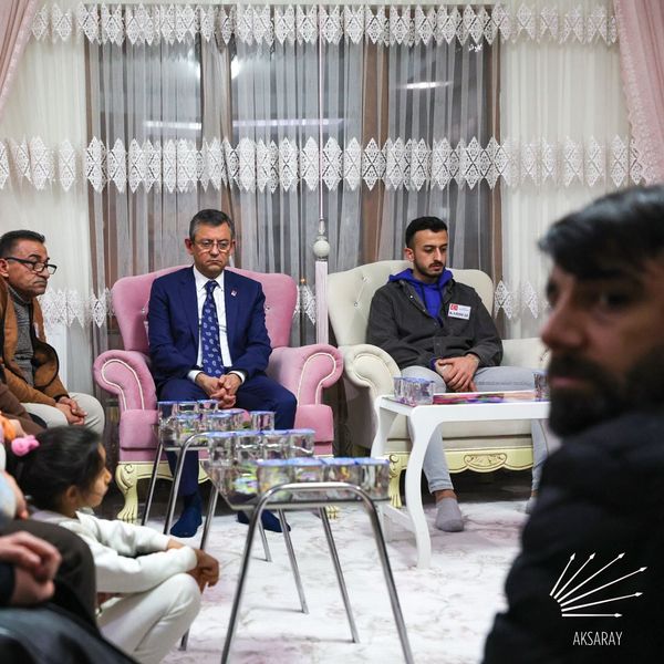 CHP Genel Başkanı Özgür ÖZEL Şehidimiz Gökhan DELEN’ in Ailesine Taziye Ziyaretinde Bulundu