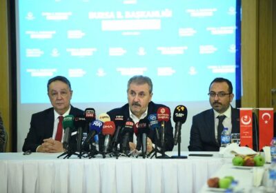 basın mensupları ile bir araya gelerek gündemi değerlendi ve gazetecilerin sorularını yanıtladı.