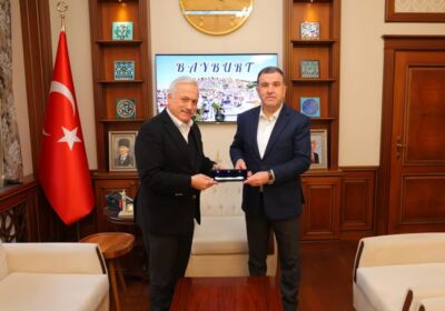 Bayburt Valisi Sn.Mustafa Eldivan’ı ziyaret ettiler.