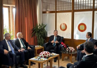 10 Ocak Çalışan Gazeteciler Günü dolayısıyla Gazi Meclisimizin çatısı altında bulunan parlamento muhabirleri derneğini ziyaret ederek, basın mensubu arkadaşlarımızla bir araya geldik.