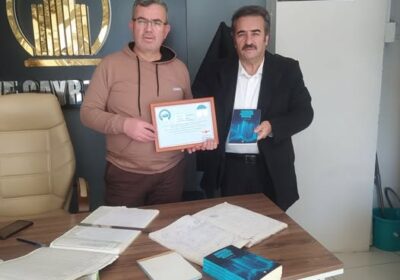 Yaşar Açıkgöz’ e teşekkür belgesi takdim ederek