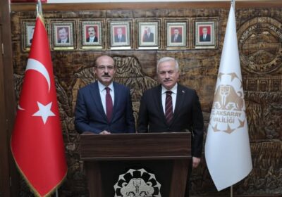 Türk Hava Kurumu Kayyum Heyeti Başkanı Vali Sn.Kemal Yurtnaç, Vali-Mülkiye Başmüfettişi Sn.Seyfettin Azizoğlu ve THK Üniversitesi Genel Sekreteri Sn.Nurullah Nurdoğan, Valimiz Sn. Mehmet Ali Kumbuzoğlu ‘nu ziyaret ettiler.