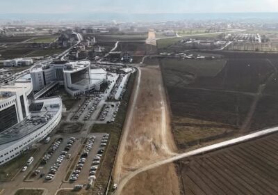 Şehrimizin dört bir yanını yeni çevre yolları ile örüyoruz