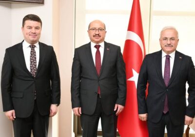 Valimiz Sn. Mehmet Ali Kumbuzoğlu, Belediye Başkanımız Sn.Evren Dinçer’le birlikte Devlet Denetleme Kurulu Başkanı Sn.Salih Tanrıkulu’nu ziyaret ettiler.