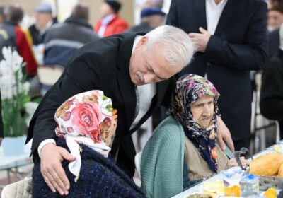 Gönül Sofrasında Ulu Çınarlarla