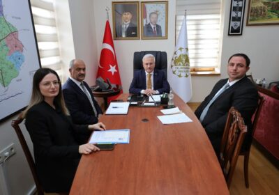 Valimiz Sn. Mehmet Ali Kumbuzoğlu, İl Jandarma Komutanımız Sn.Mehmet Ali Bayer ve İl Emniyet Müdürümüz Sn.Bekir Demir’le haftalık olağan İl Asayiş ve Güvenlik Toplantısı yaptılar.