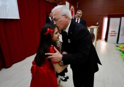 Valimiz Sn. Mehmet Ali Kumbuzoğlu, İstiklal Marşı’nın Kabulü ve Mehmet Akif Ersoy’u Anma Günü vesilesiyle tertip edilen programa iştirak ettiler.