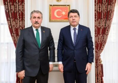 Adalet Bakanımız Sayın Yılmaz Tunç beyi ziyaret ettik. Nazik misafirperverlikleri için kıymetli bakanımıza teşekkür eder, çalışmalarında başarılar dilerim.