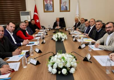 Belediye Başkanımız Sn.Evren Dinçer ve heyet üyelerinin iştirak ettikleri Karkın Sera OSB Müteşebbis Heyeti Toplantısı, Valimiz Sn. Mehmet Ali Kumbuzoğlu Başkanlığında gerçekleştirildi.
