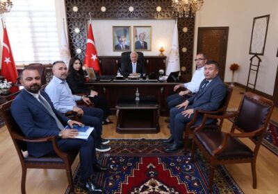 heyeti kabul ederek ilçeye yapılacak hizmet ve yatırımlar hususunda istişarelerde bulundular.