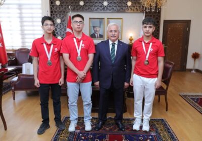 Türkiye İkincisi olan Aksaray BİLSEM ekibi