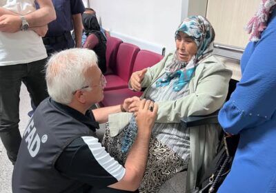 Aksaray Eğitim ve Araştırma Hastanesini ziyaret ederek tedavi gören hemşehrilerimiz ve yakınlarıyla hasbihal edip acil şifalar dileğinde bulundular.
