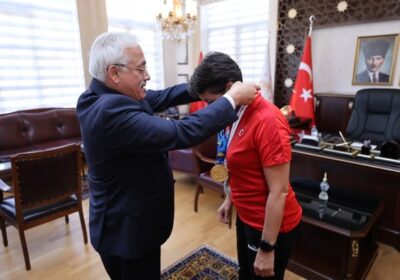 Milli Sporcumuz Halime Yıldız’ı kabul ederek başarısından dolayı kendisini kutladı.