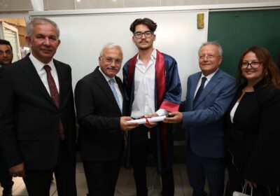 Valimiz Sn. Mehmet Ali Kumbuzoğlu, Şehit Atıf Akay Mesleki Eğitim Merkezi Sarıgözoğlu Şubesi Mezuniyet Törenine iştirak ederek