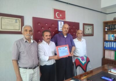 Kobi heyetimiz Aksaray ‘ın değerlerini bir bir ziyaret ederek, teşekkür belgesi ile onore ediyor.