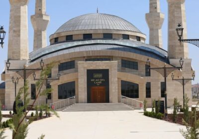 Mevlânâ der ki: “Gönül neyle doluysa, dil ondan bahseder.” Bizim gönlümüz de dua ile, hizmet ile, kardeşlik ile dolu…