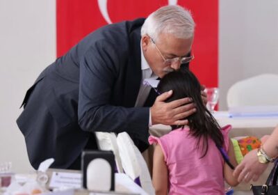 Makamlar millete hizmet içindir.