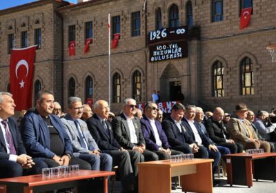 Aksaray Lisesi 100. Yıl Mezunlar Buluşması’na Vali Duru Teşrif Etti